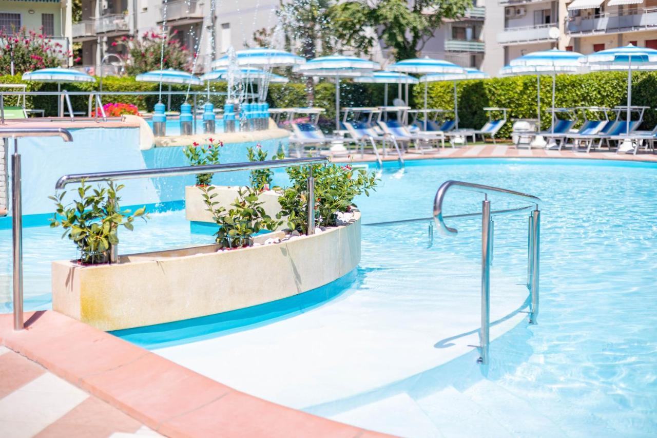 Hotel Smeraldo Cesenatico Exterior foto